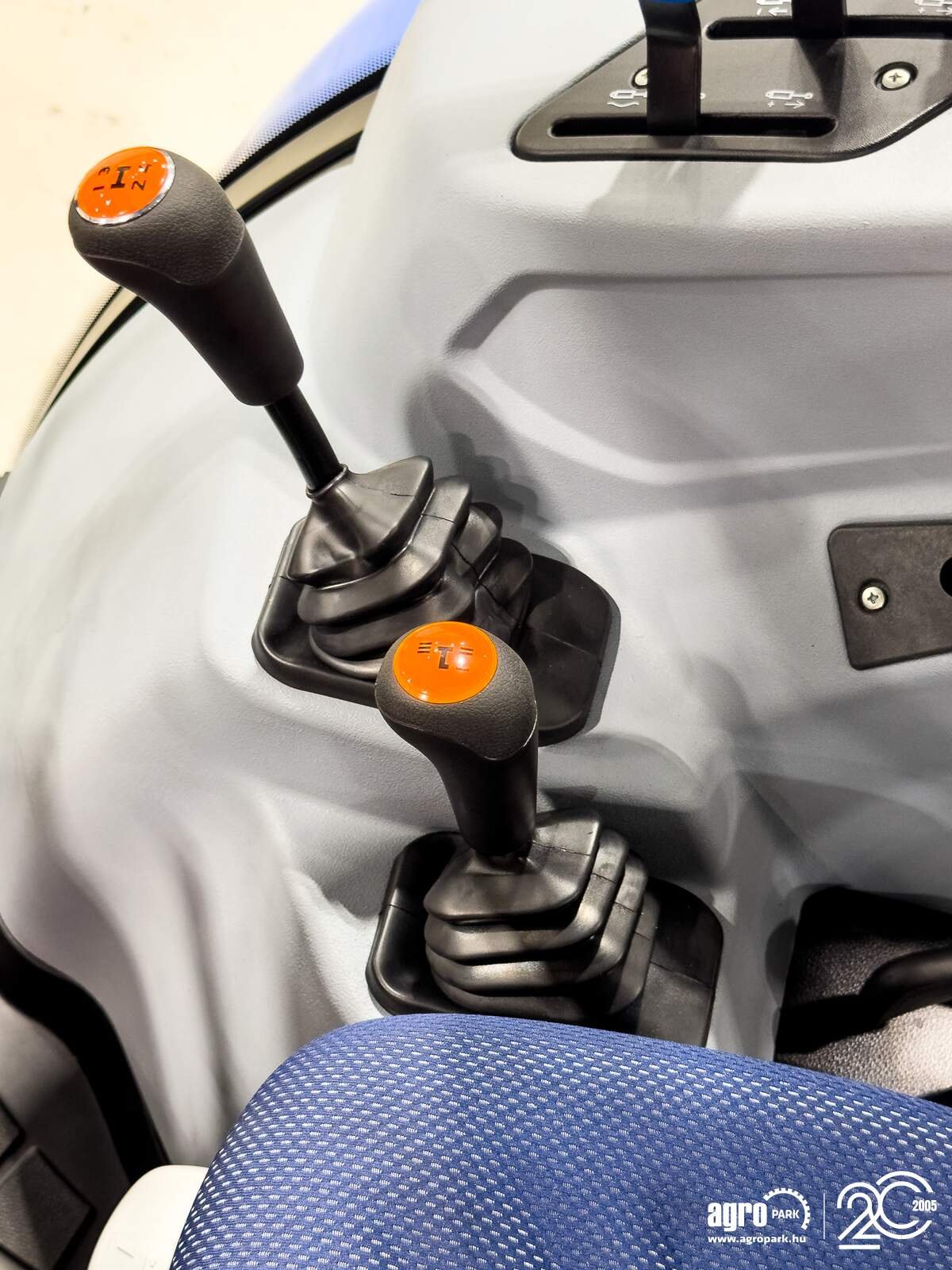Traktor des Typs New Holland T5.90S tractor, UNUSED, air seat, air brakes, Gebrauchtmaschine in Csengele (Bild 14)