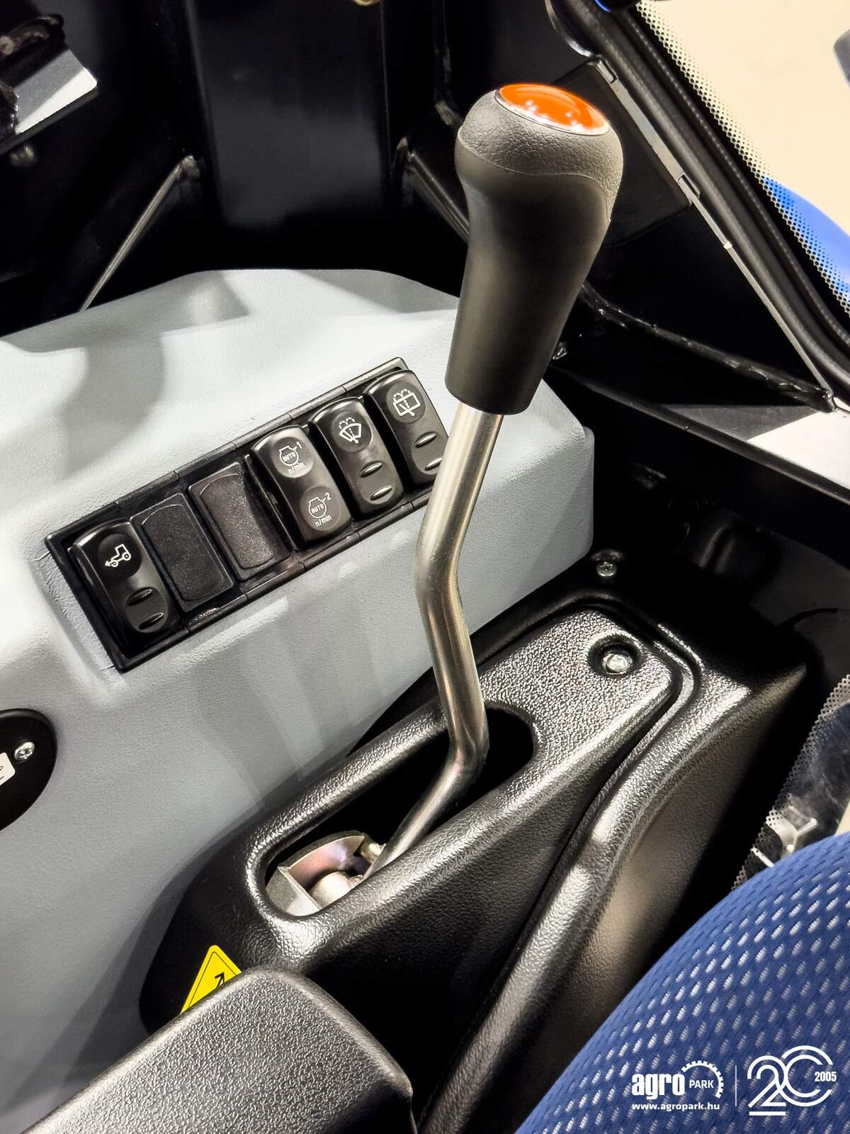 Traktor des Typs New Holland T5.90S tractor, UNUSED, air seat, air brakes, Gebrauchtmaschine in Csengele (Bild 16)