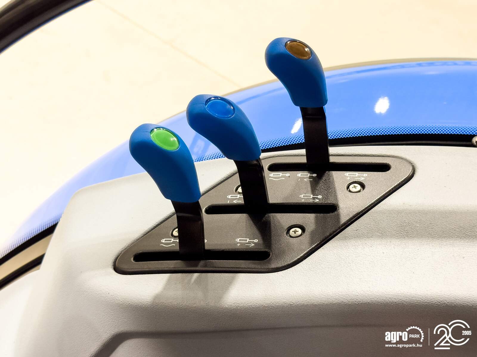 Traktor des Typs New Holland T5.90S tractor, UNUSED, air seat, air brakes, Gebrauchtmaschine in Csengele (Bild 17)