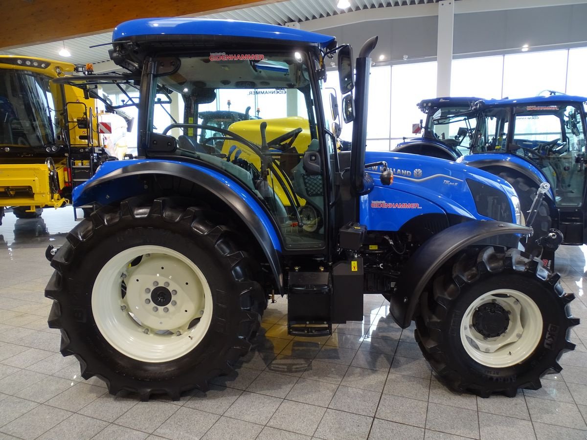 Traktor des Typs New Holland T5.90S, Neumaschine in Burgkirchen (Bild 8)