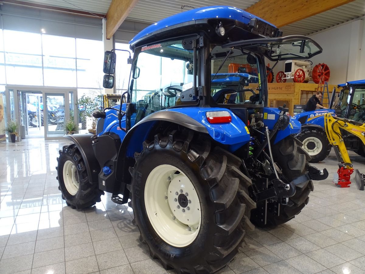 Traktor des Typs New Holland T5.90S, Neumaschine in Burgkirchen (Bild 4)