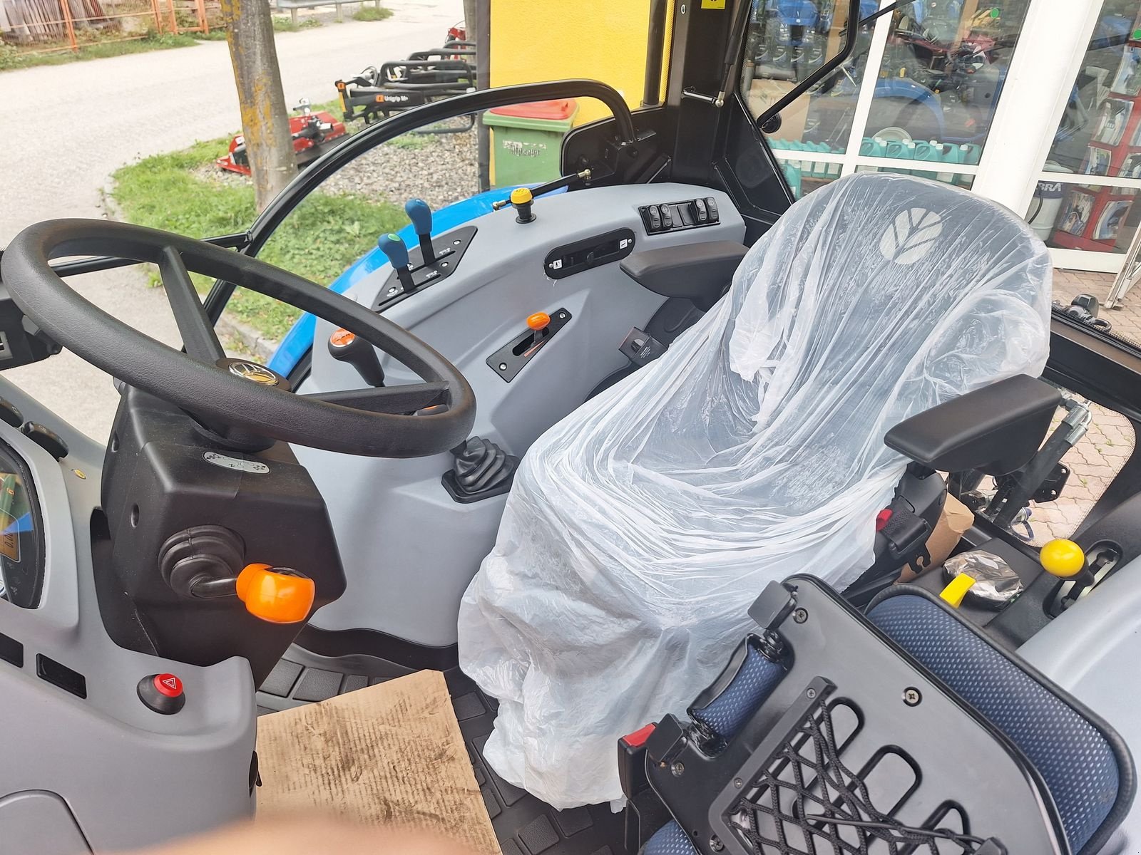 Traktor of the type New Holland T5.90S, Gebrauchtmaschine in Burgkirchen (Picture 13)