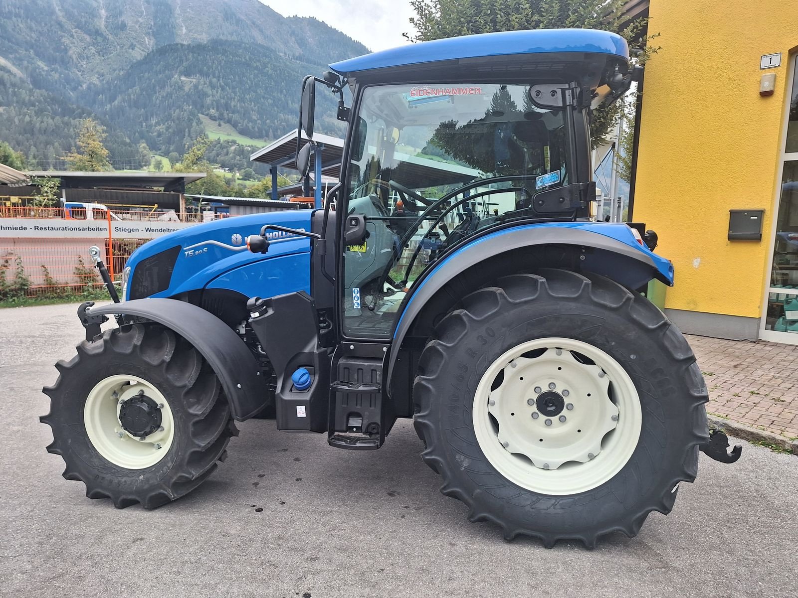 Traktor of the type New Holland T5.90S, Gebrauchtmaschine in Burgkirchen (Picture 9)
