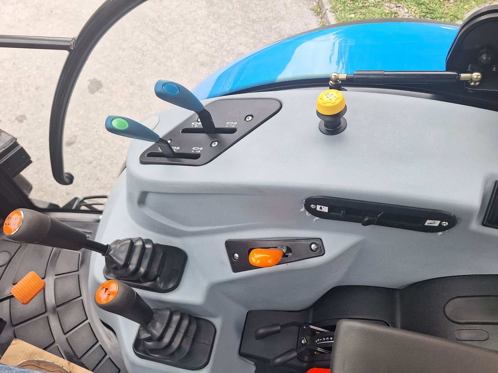 Traktor of the type New Holland T5.90S, Gebrauchtmaschine in Burgkirchen (Picture 12)