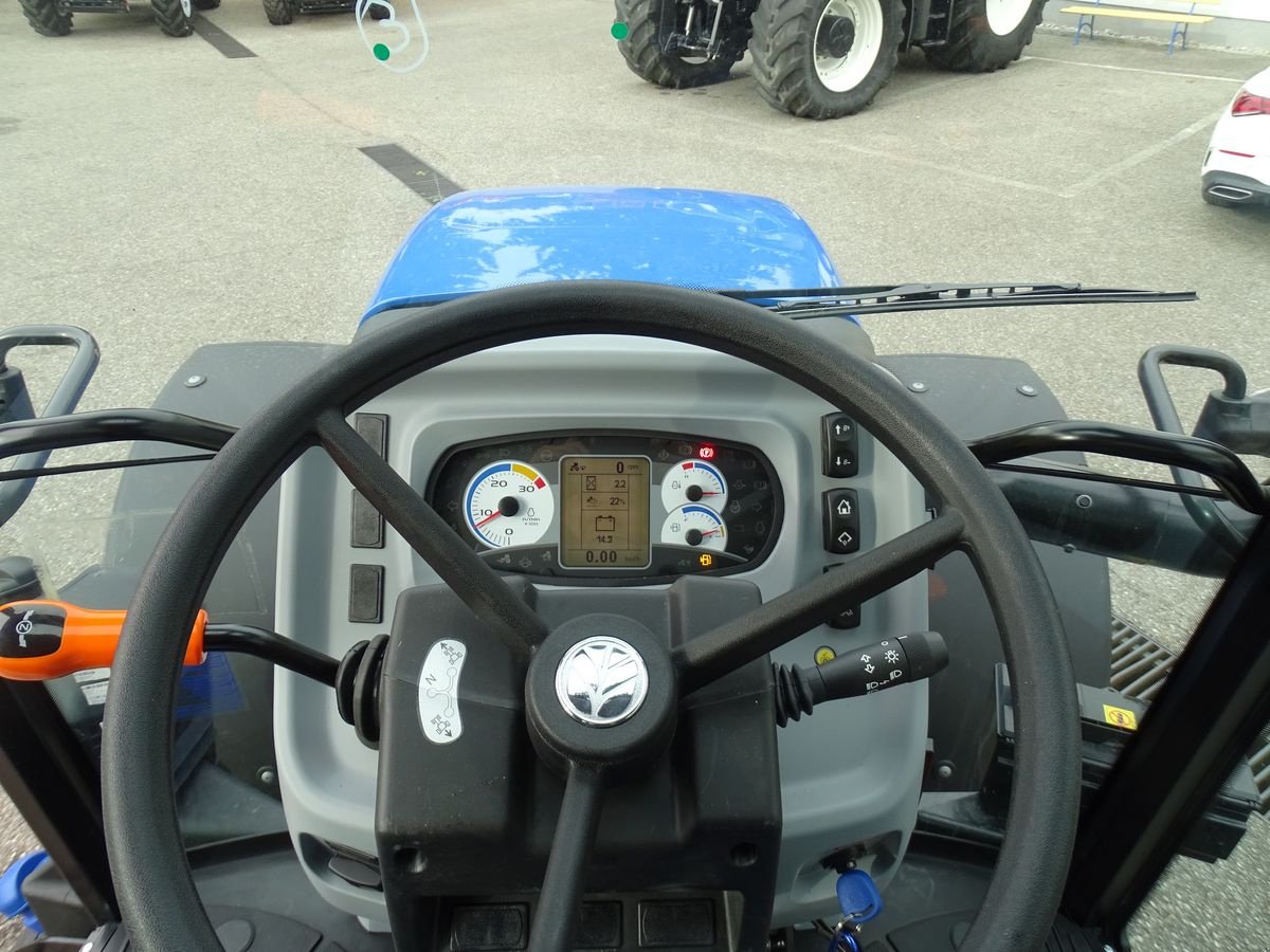 Traktor des Typs New Holland T5.90S, Neumaschine in Burgkirchen (Bild 12)