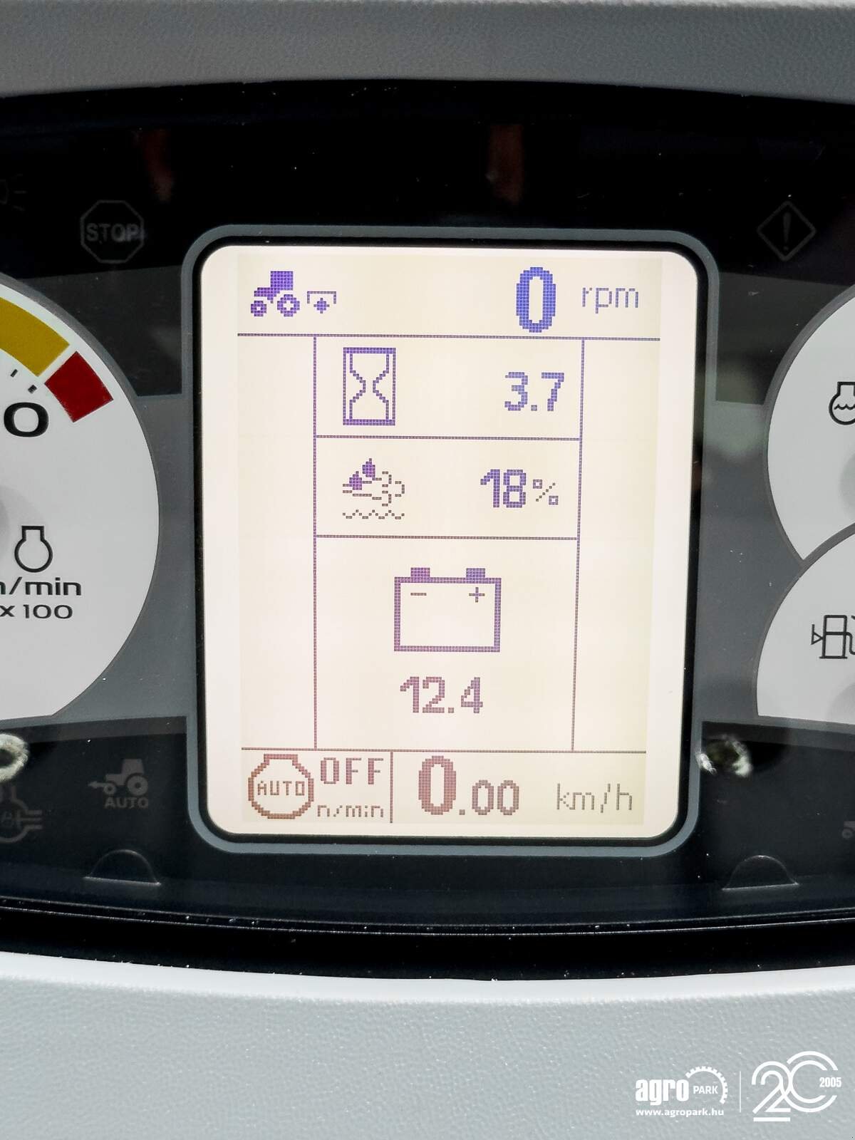 Traktor des Typs New Holland T5.90S, Gebrauchtmaschine in Csengele (Bild 10)