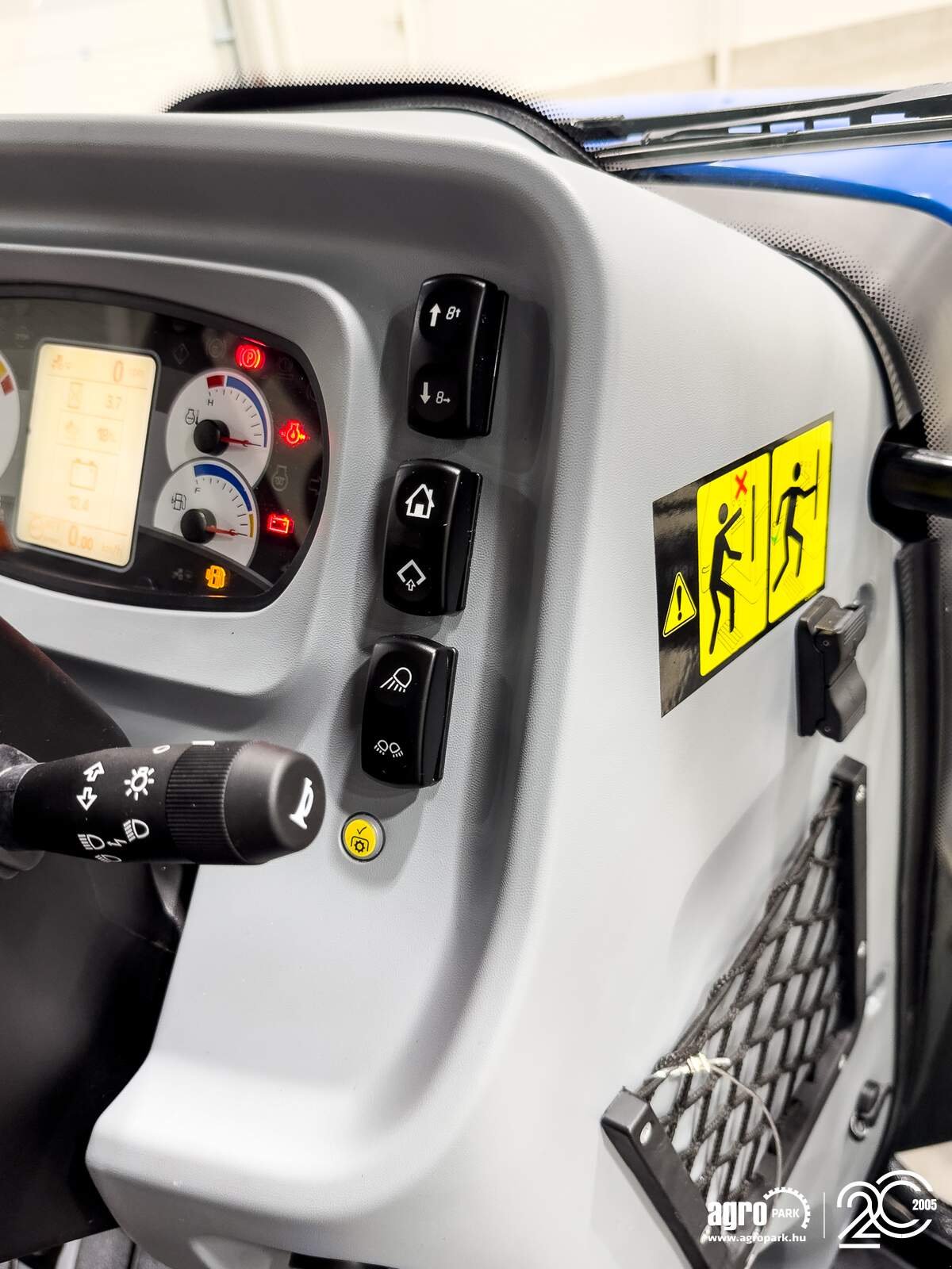 Traktor des Typs New Holland T5.90S, Gebrauchtmaschine in Csengele (Bild 24)