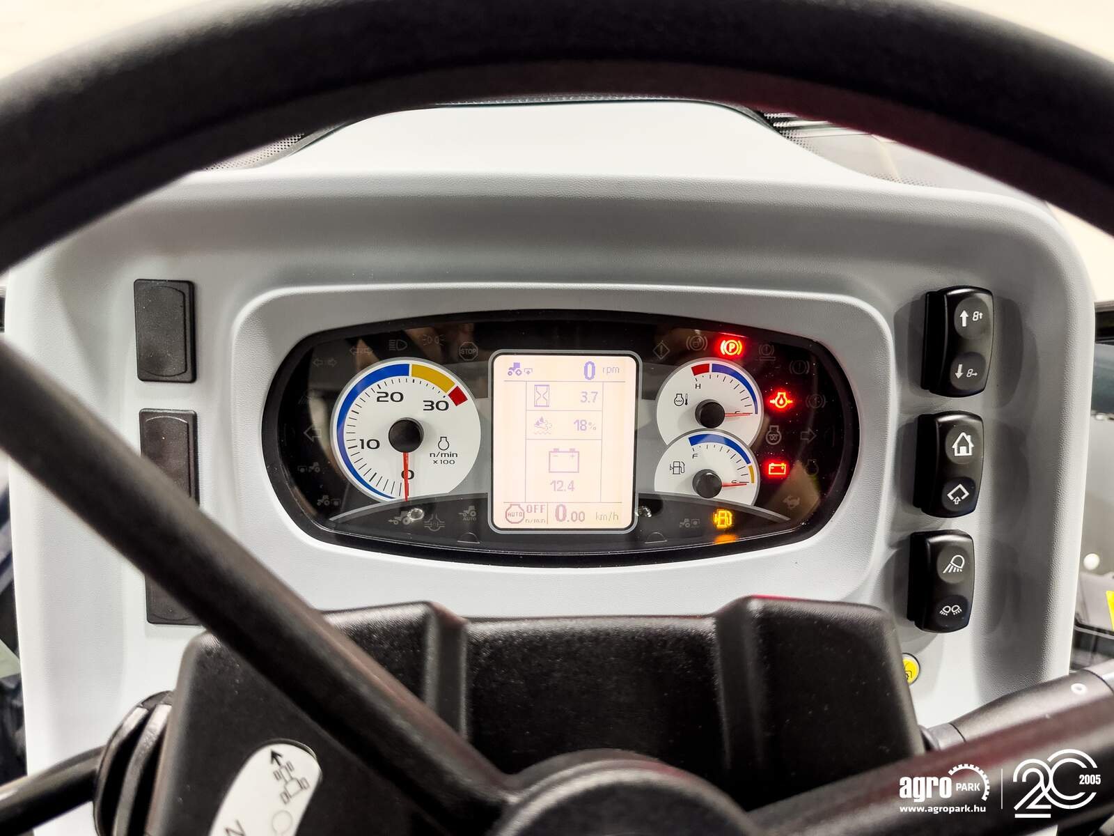 Traktor des Typs New Holland T5.90S, Gebrauchtmaschine in Csengele (Bild 26)