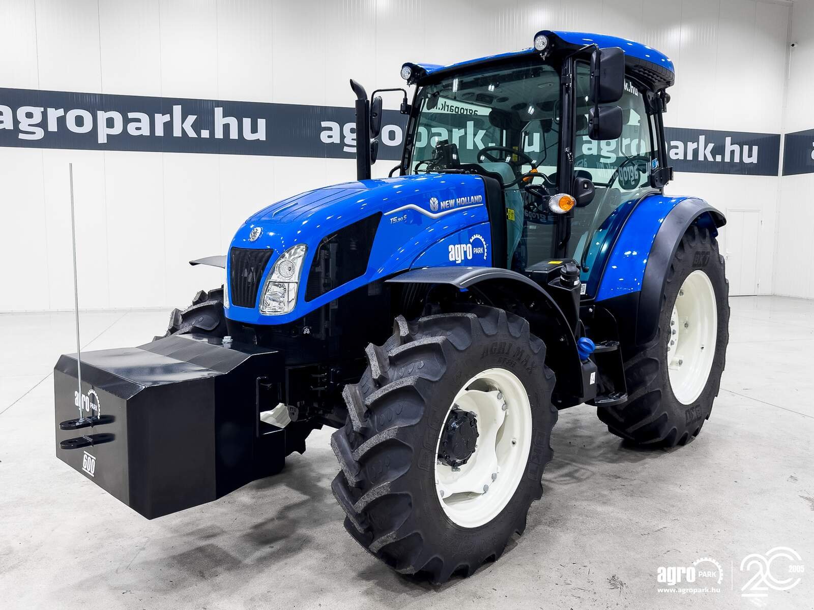 Traktor of the type New Holland T5.90S, Gebrauchtmaschine in Csengele (Picture 1)
