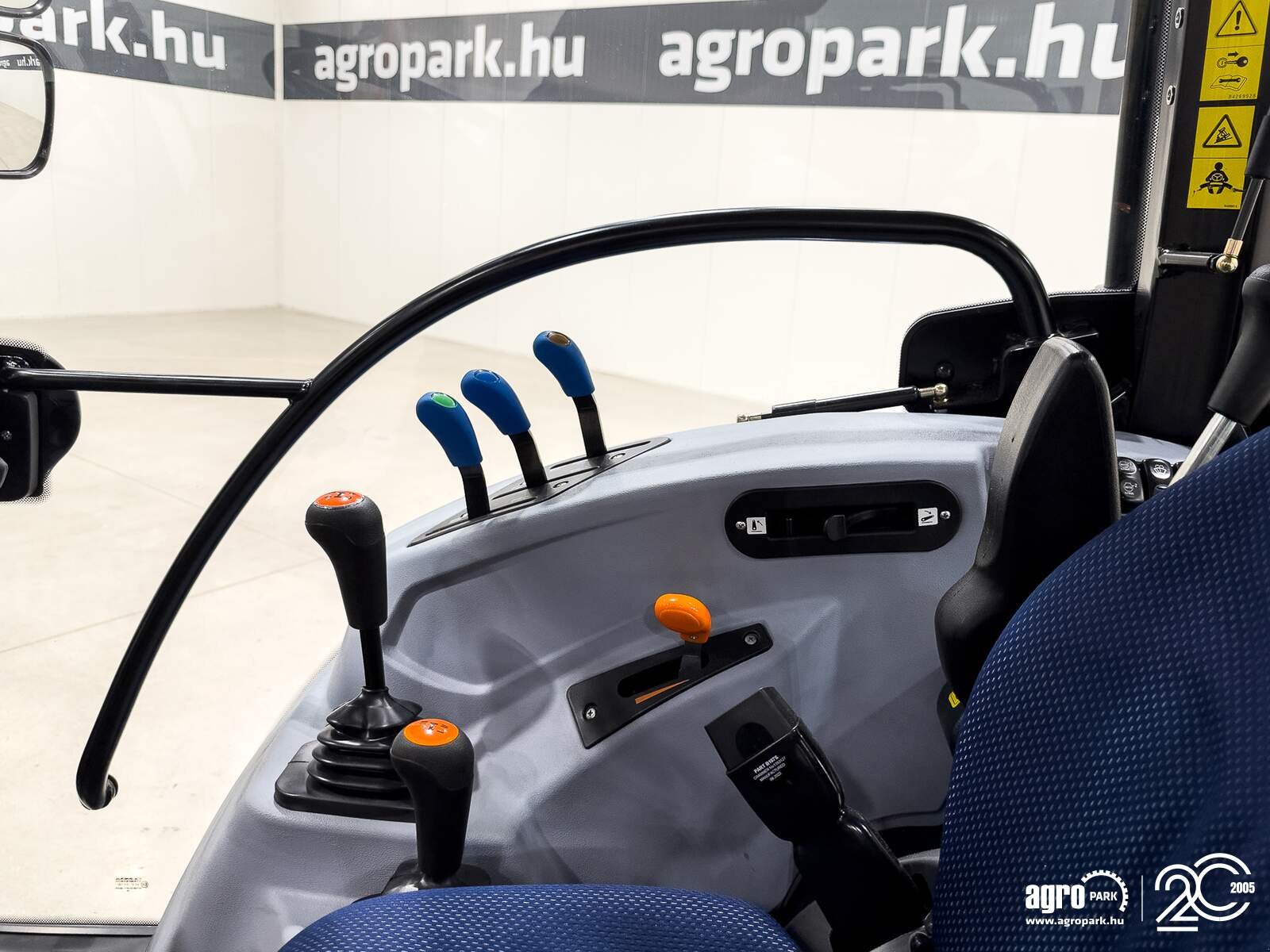 Traktor of the type New Holland T5.90S, Gebrauchtmaschine in Csengele (Picture 13)