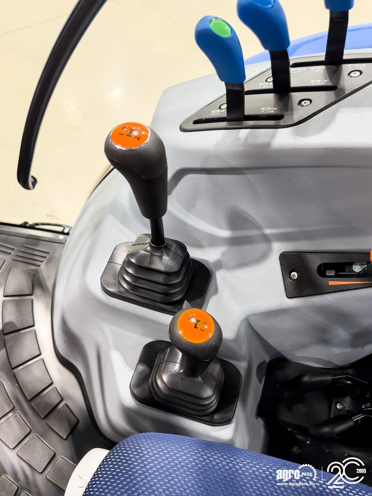 Traktor of the type New Holland T5.90S, Gebrauchtmaschine in Csengele (Picture 15)