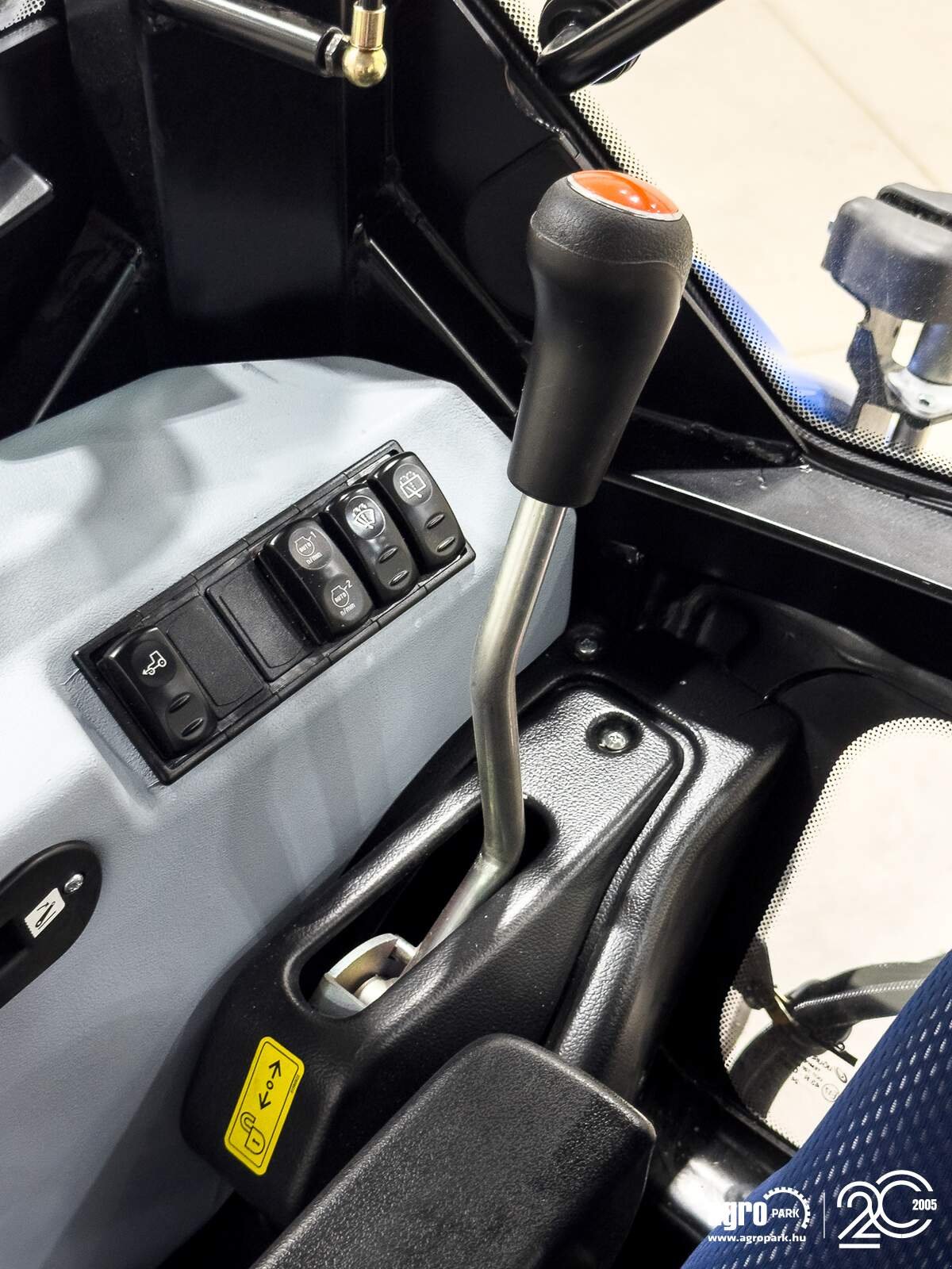 Traktor of the type New Holland T5.90S, Gebrauchtmaschine in Csengele (Picture 18)