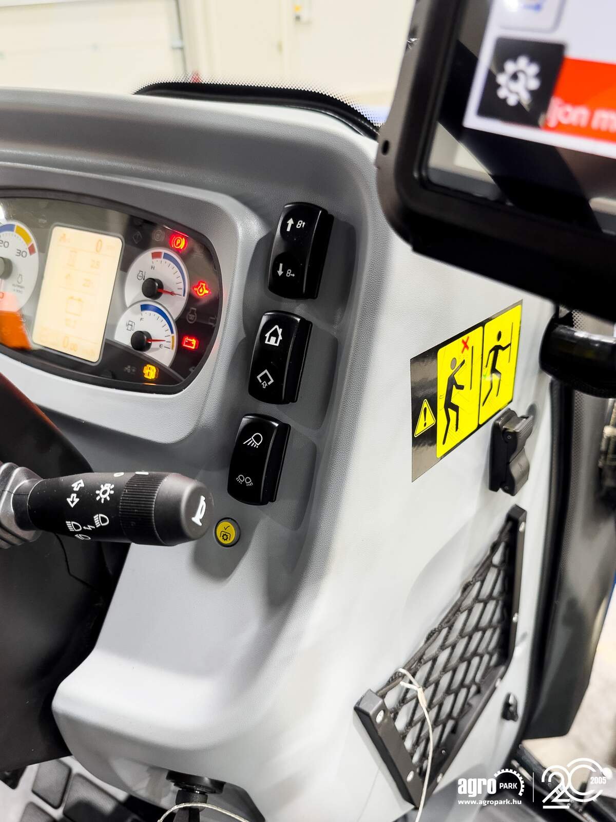 Traktor of the type New Holland T5.90S, Gebrauchtmaschine in Csengele (Picture 28)