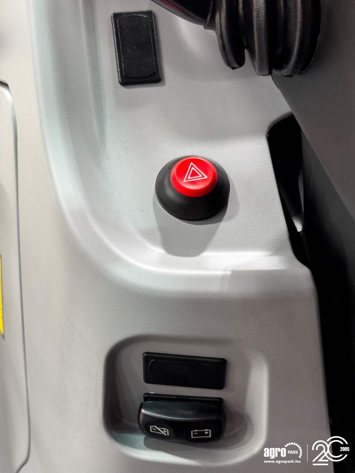 Traktor of the type New Holland T5.90S, Gebrauchtmaschine in Csengele (Picture 29)