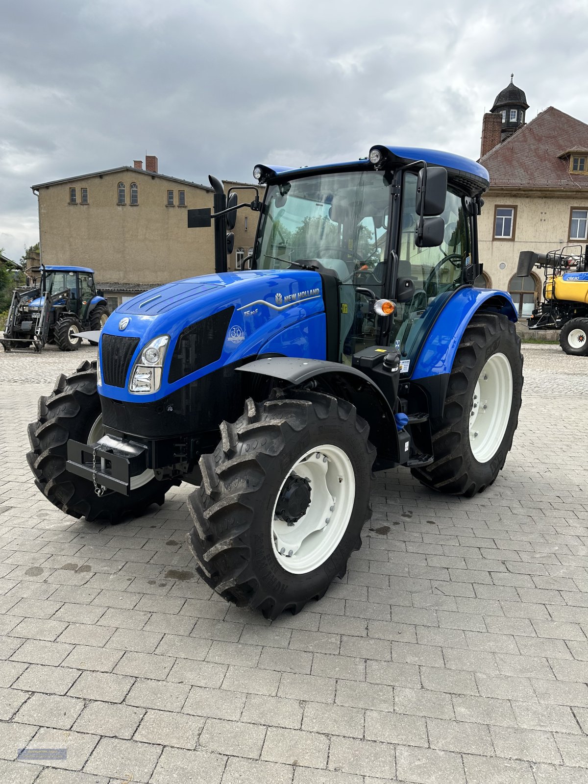 Traktor des Typs New Holland T5.90S, Neumaschine in Bad Köstritz (Bild 1)