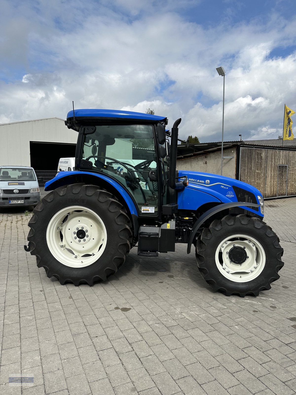 Traktor des Typs New Holland T5.90S, Neumaschine in Bad Köstritz (Bild 4)