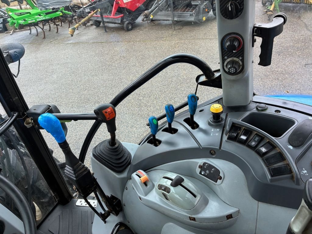 Traktor des Typs New Holland T5.95, Gebrauchtmaschine in VERNOUX EN VIVARAIS (Bild 5)