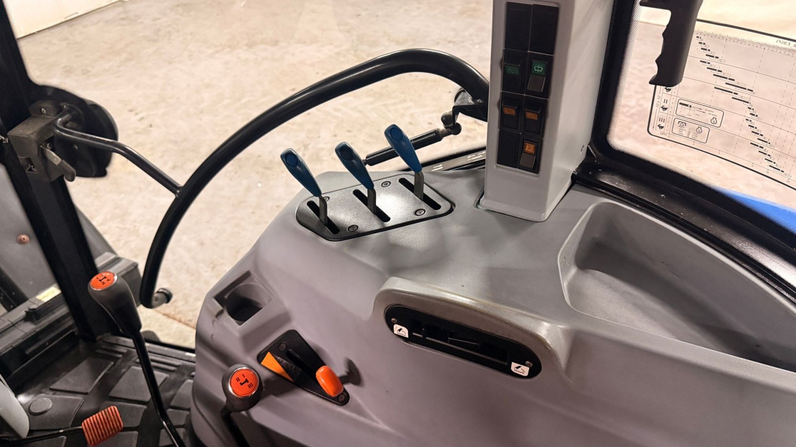 Traktor от тип New Holland T5.95, Gebrauchtmaschine в Ølen (Снимка 15)