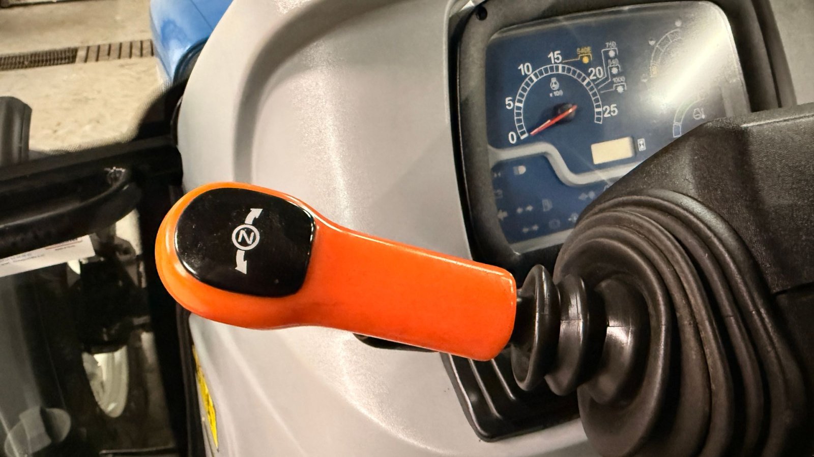 Traktor от тип New Holland T5.95, Gebrauchtmaschine в Ølen (Снимка 16)