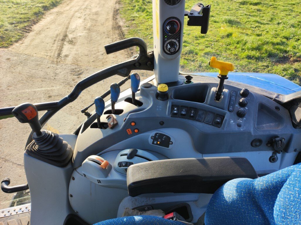 Traktor des Typs New Holland T5.95EC, Gebrauchtmaschine in Le Horps (Bild 7)