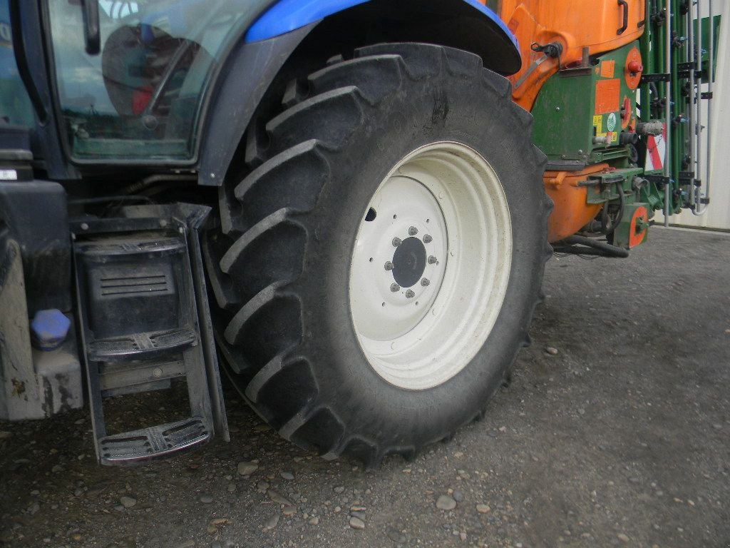 Traktor des Typs New Holland T6 140, Gebrauchtmaschine in ENNEZAT (Bild 4)
