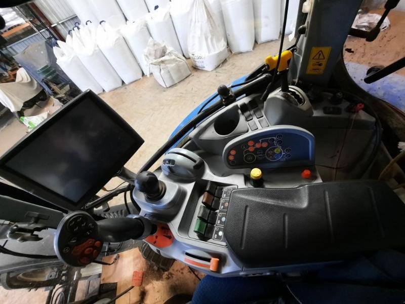 Traktor от тип New Holland T6-140AC, Gebrauchtmaschine в ANTIGNY (Снимка 8)