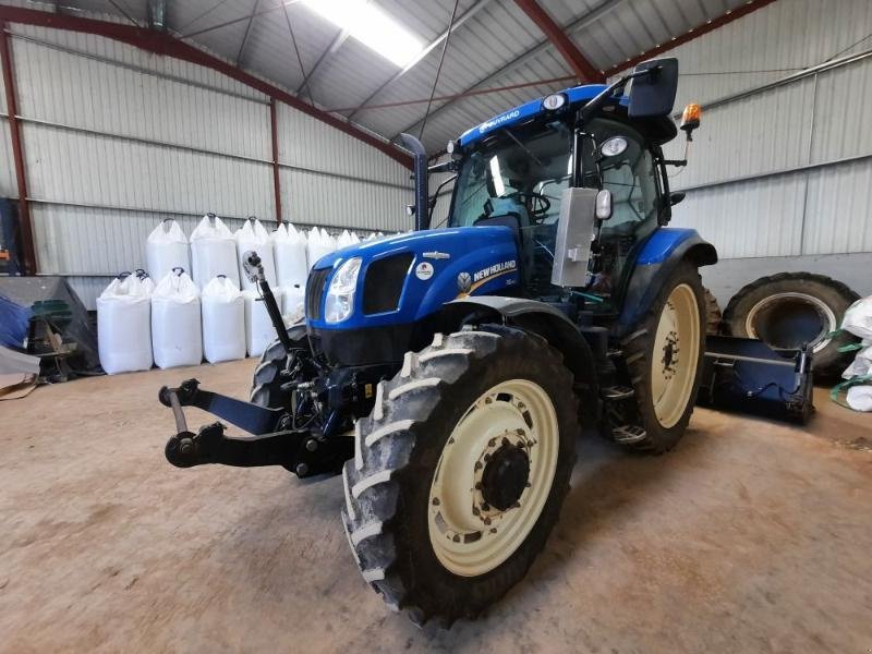 Traktor от тип New Holland T6-140AC, Gebrauchtmaschine в ANTIGNY (Снимка 1)
