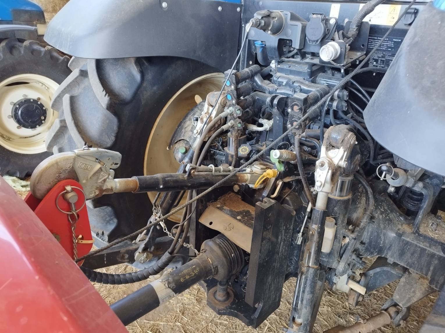 Traktor du type New Holland T6 145 EC, Gebrauchtmaschine en Le Horps (Photo 7)