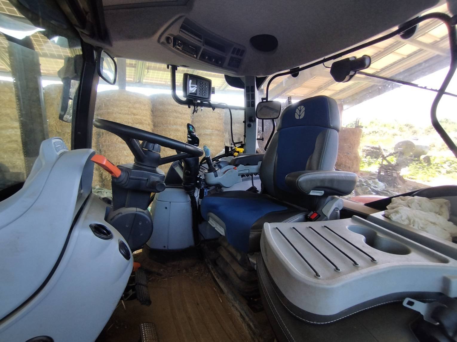 Traktor van het type New Holland T6 145 EC, Gebrauchtmaschine in Le Horps (Foto 9)