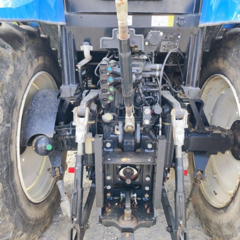 Traktor des Typs New Holland T6 145 EC, Gebrauchtmaschine in Montenay (Bild 11)