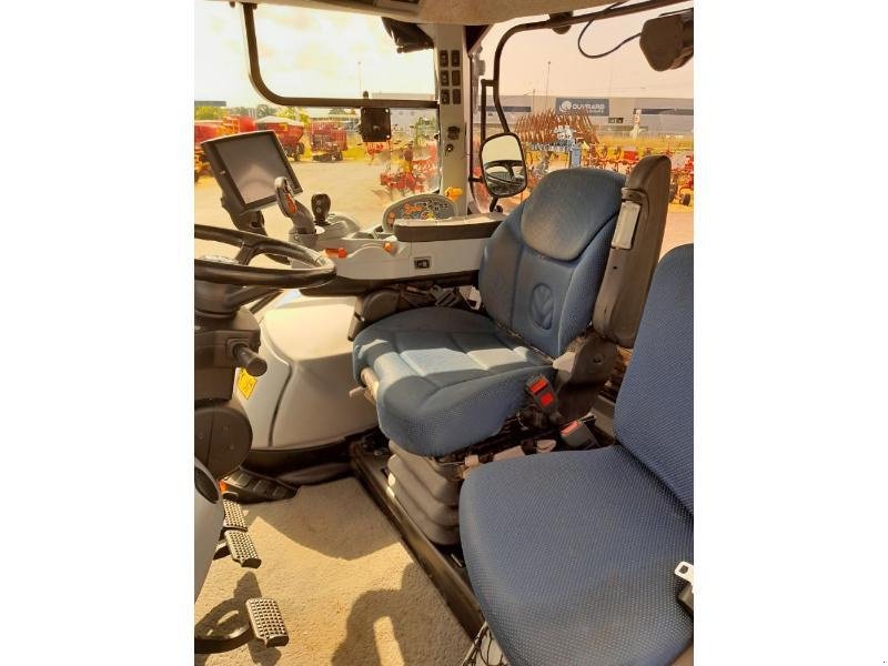 Traktor типа New Holland T6-155AC, Gebrauchtmaschine в ANTIGNY (Фотография 10)