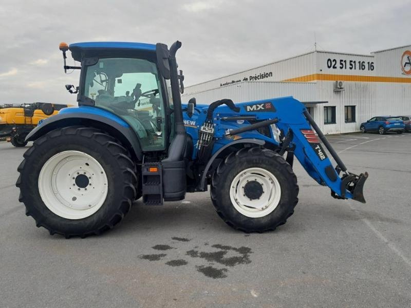 Traktor of the type New Holland T6-155DY, Gebrauchtmaschine in ANTIGNY (Picture 4)