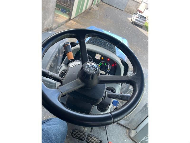 Traktor van het type New Holland T6-165AC, Gebrauchtmaschine in ANTIGNY (Foto 6)