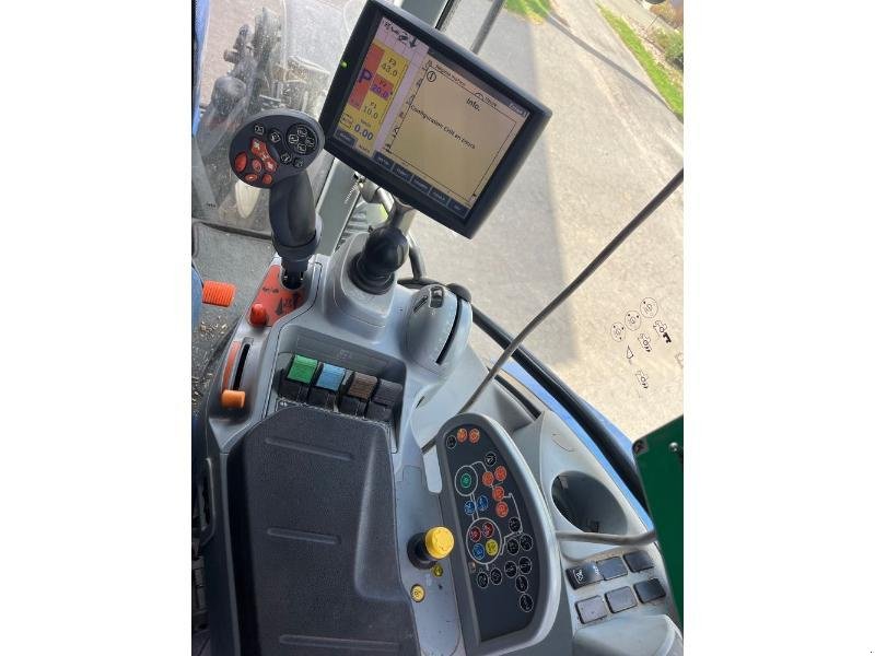 Traktor van het type New Holland T6-165AC, Gebrauchtmaschine in ANTIGNY (Foto 7)