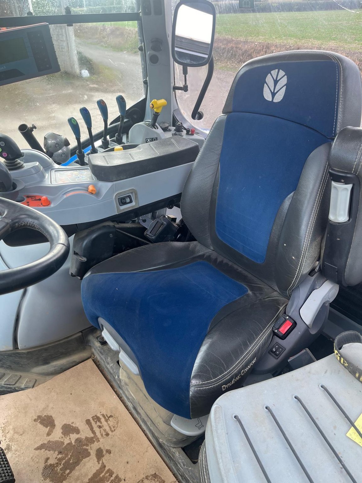 Traktor typu New Holland T6 180 DYNAMIC CDE, Gebrauchtmaschine v Le Horps (Obrázok 6)