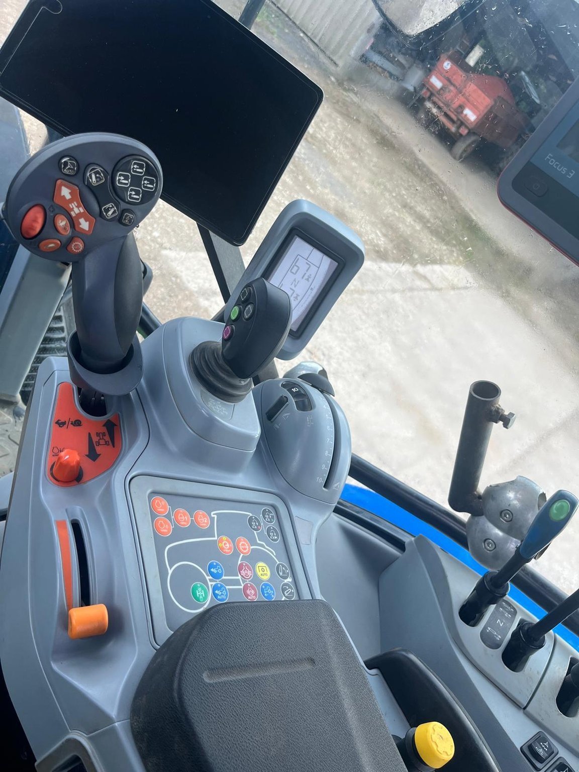 Traktor del tipo New Holland T6 180 DYNAMIC CDE, Gebrauchtmaschine In Le Horps (Immagine 8)