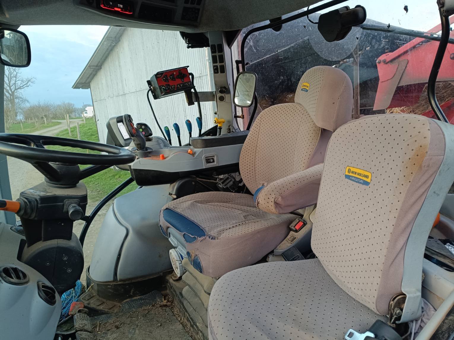 Traktor типа New Holland T6 180 DYNAMIC CDE, Gebrauchtmaschine в Le Horps (Фотография 9)