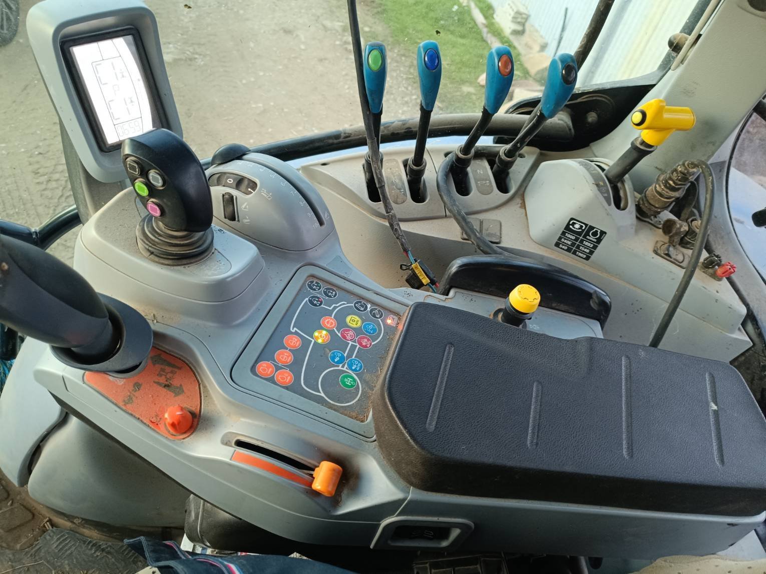 Traktor типа New Holland T6 180 DYNAMIC CDE, Gebrauchtmaschine в Le Horps (Фотография 4)