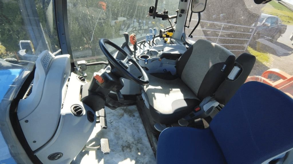 Traktor typu New Holland T6 180 EC, Gebrauchtmaschine v ENNEZAT (Obrázek 5)