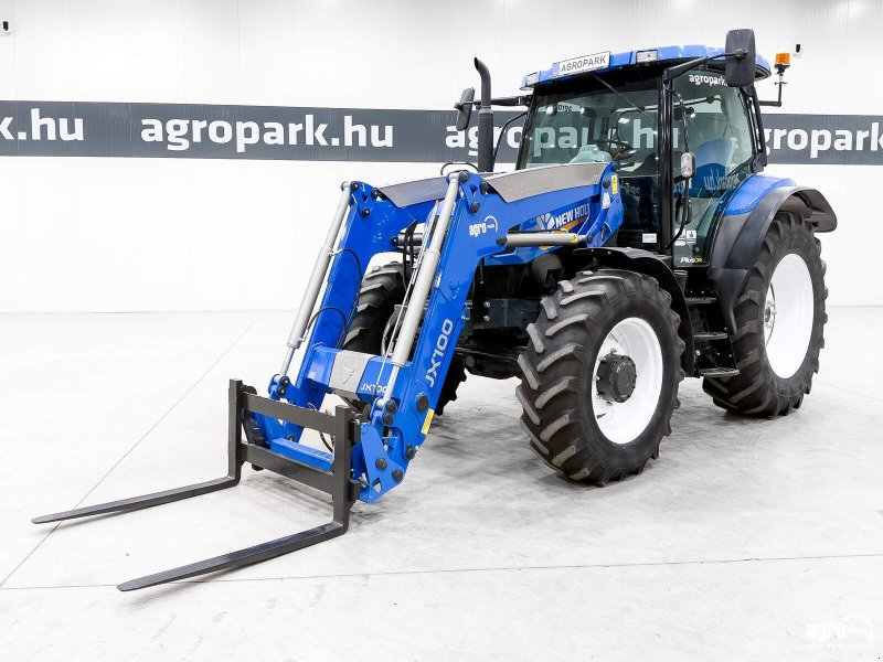 Traktor des Typs New Holland T6010 Plus tractor, Powershift, frontloader, front axle suspension, air brakes, 4 pair of SCVs, Gebrauchtmaschine in Csengele (Bild 1)