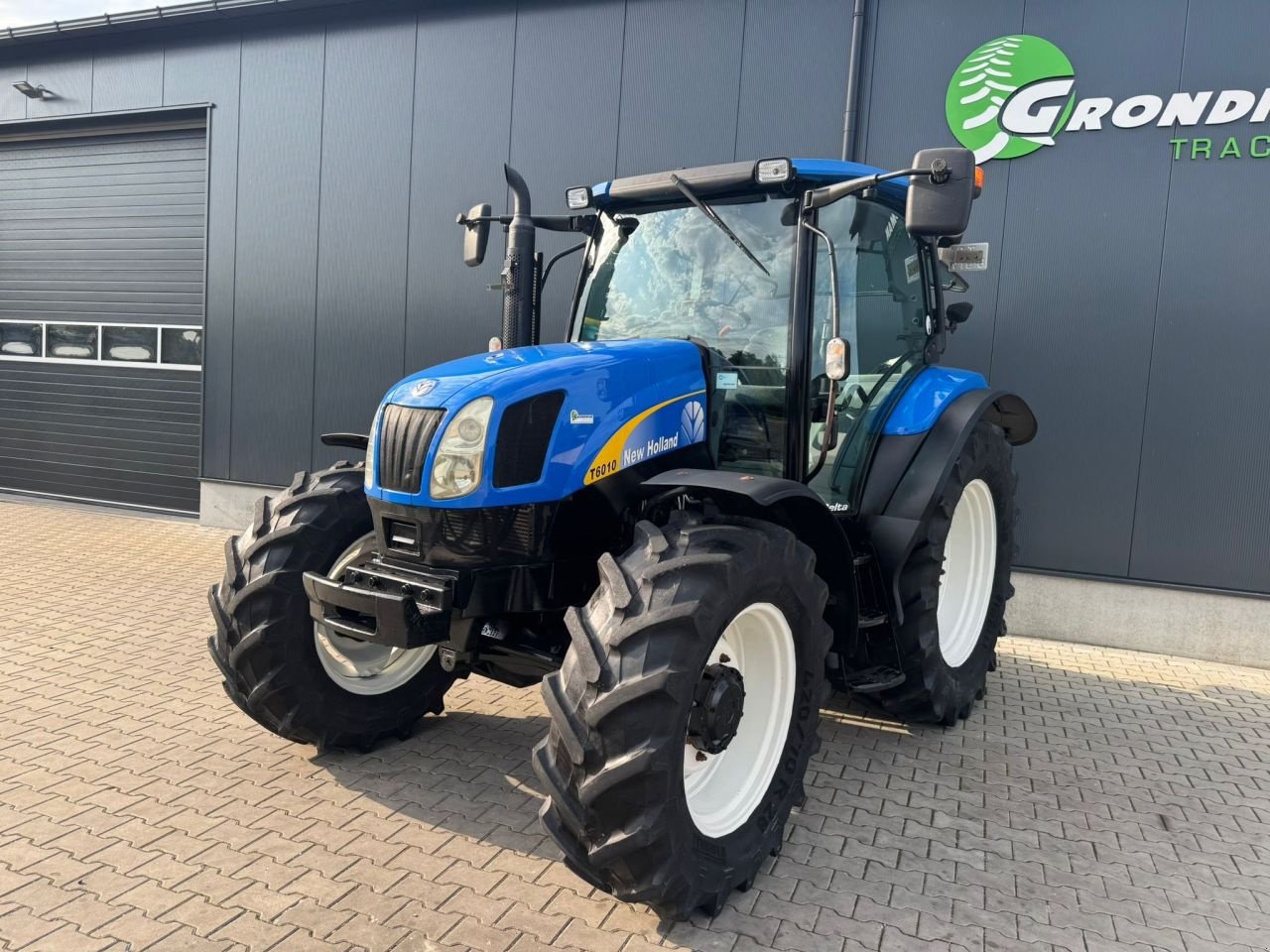 Traktor van het type New Holland T6010, Gebrauchtmaschine in Daarle (Foto 1)