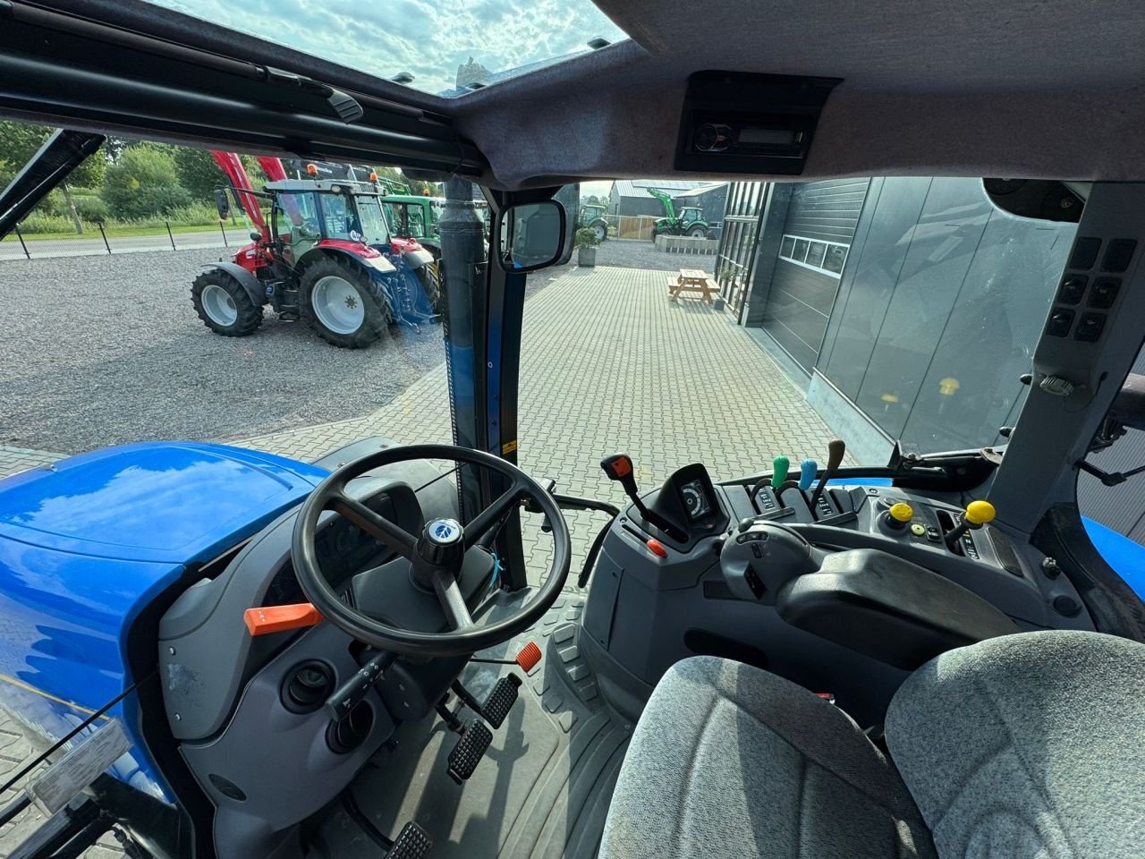 Traktor van het type New Holland T6010, Gebrauchtmaschine in Daarle (Foto 9)