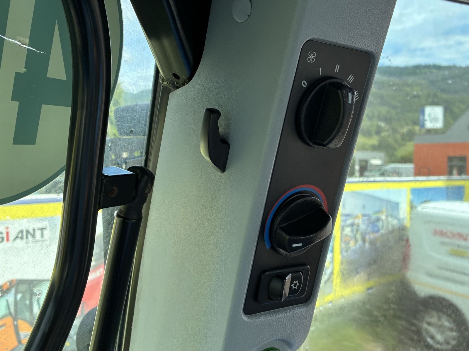 Traktor des Typs New Holland T6020 Elite, Gebrauchtmaschine in Villach (Bild 13)