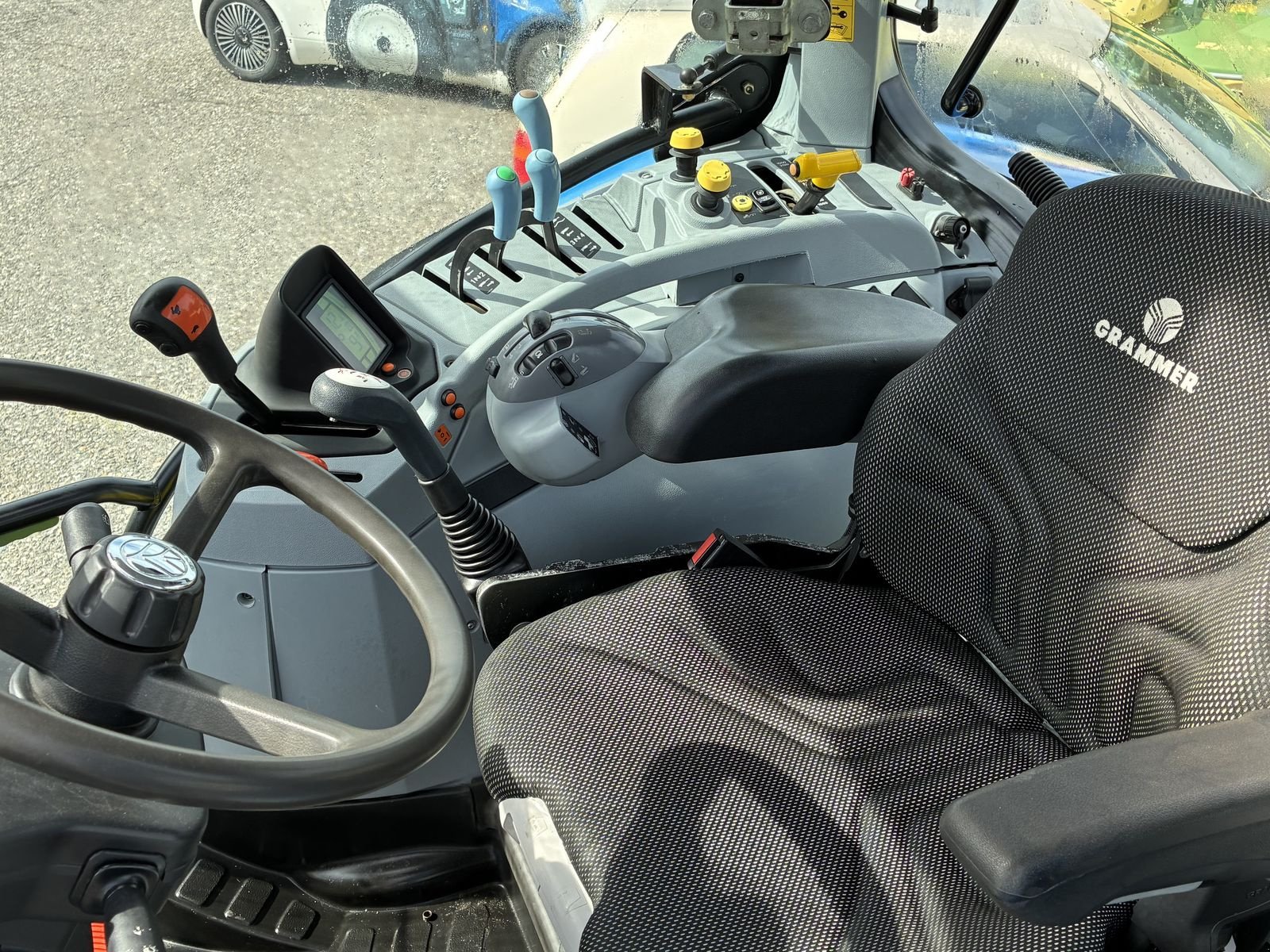 Traktor типа New Holland T6020 Elite, Gebrauchtmaschine в Villach (Фотография 10)