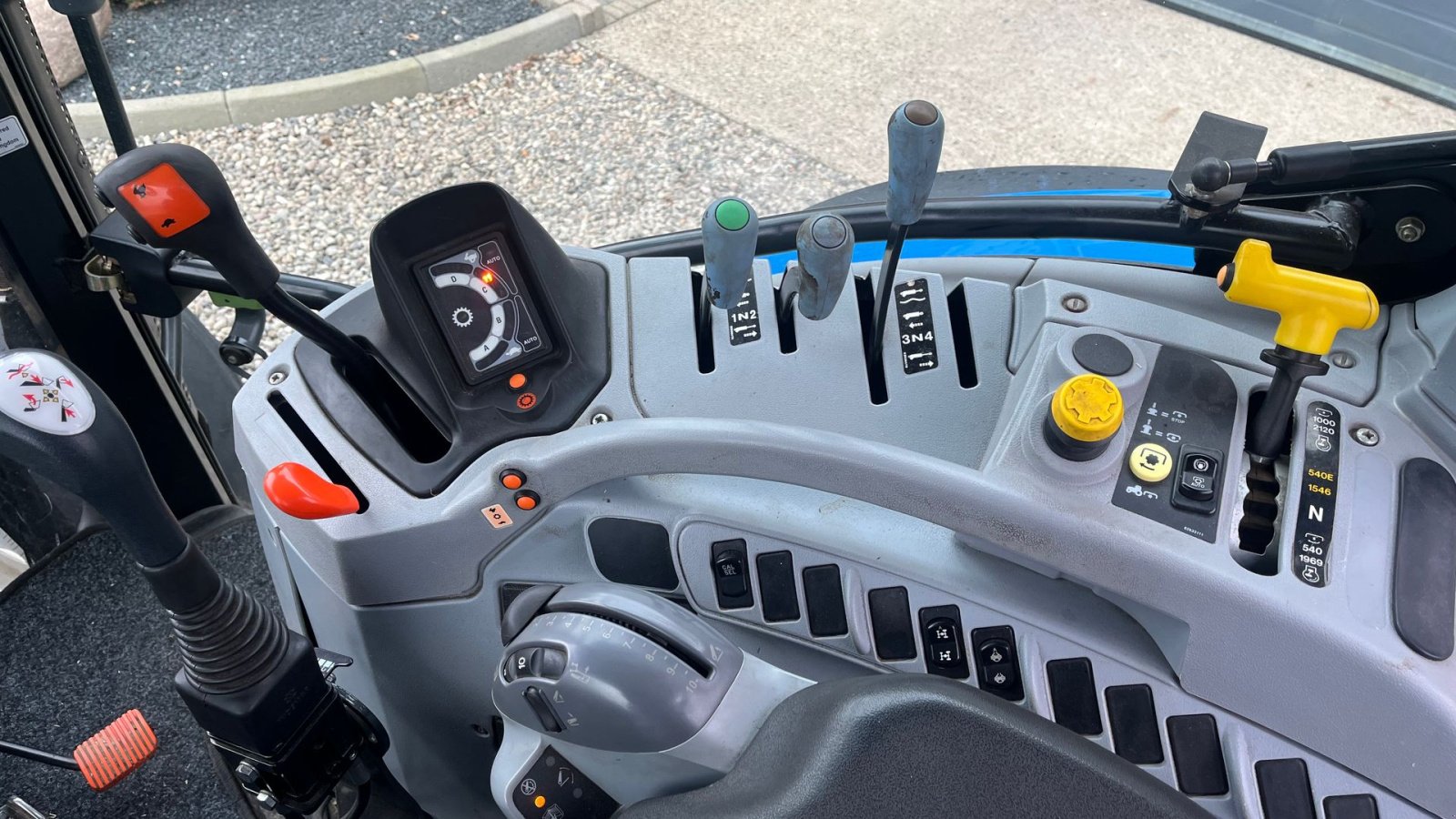 Traktor от тип New Holland T6020 Plus, med frontlæsser, Gebrauchtmaschine в Lintrup (Снимка 7)