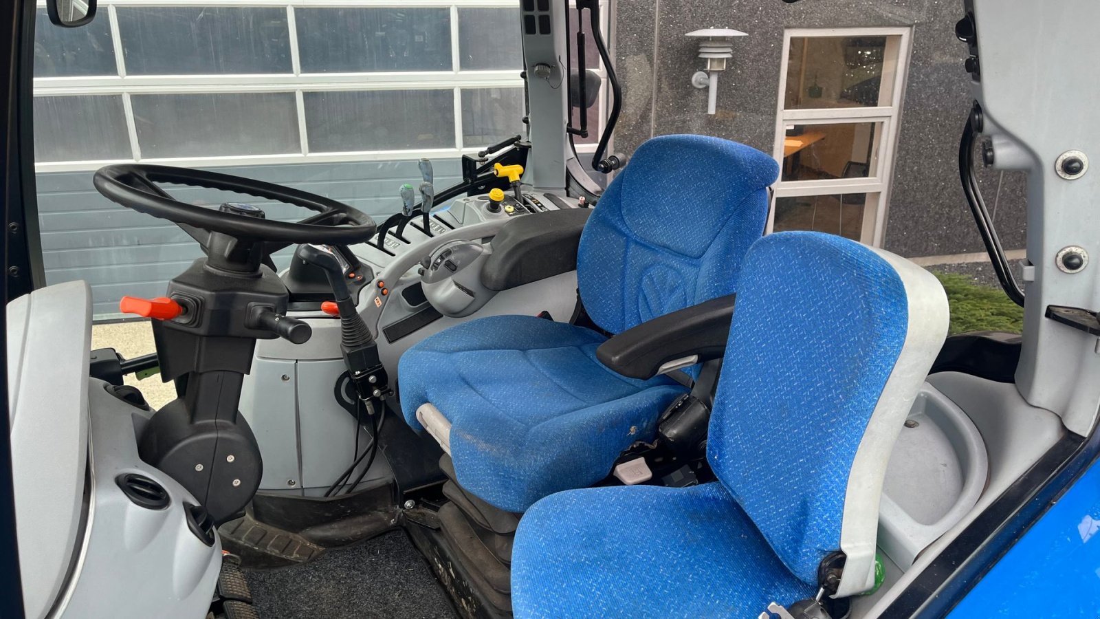 Traktor от тип New Holland T6020 Plus, med frontlæsser, Gebrauchtmaschine в Lintrup (Снимка 5)