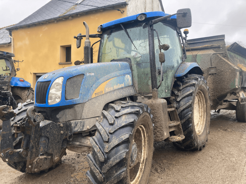 Traktor of the type New Holland T6030 ELITE, Gebrauchtmaschine in TREMEUR (Picture 1)