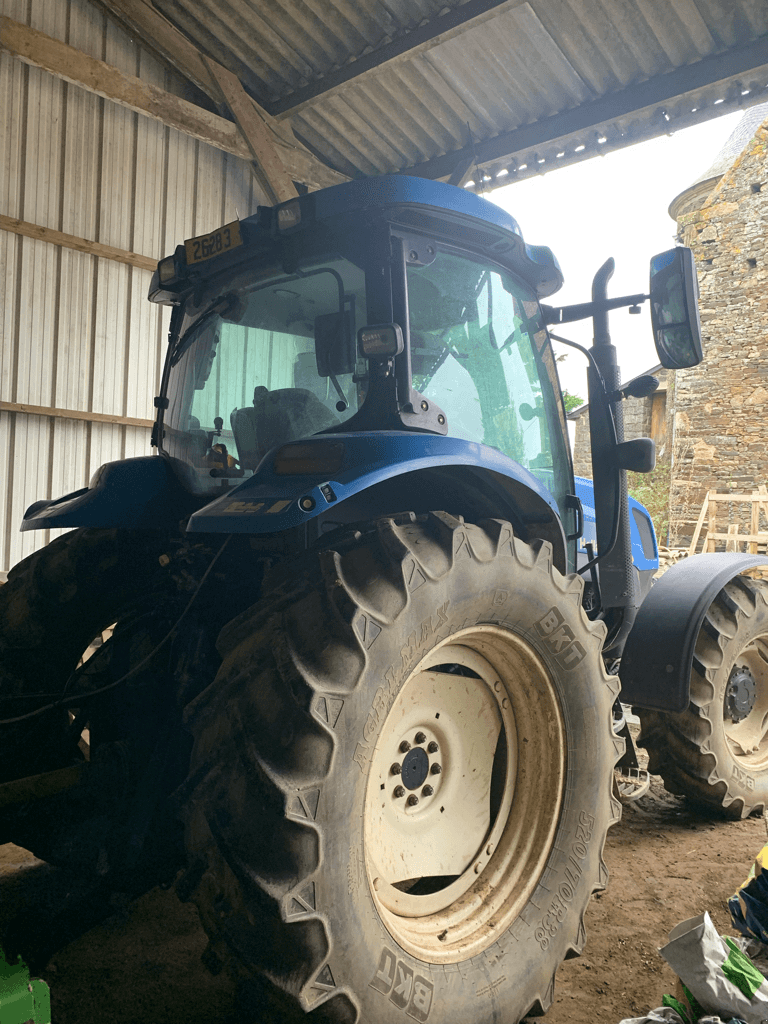 Traktor типа New Holland T6030 PLUS, Gebrauchtmaschine в TREMEUR (Фотография 3)