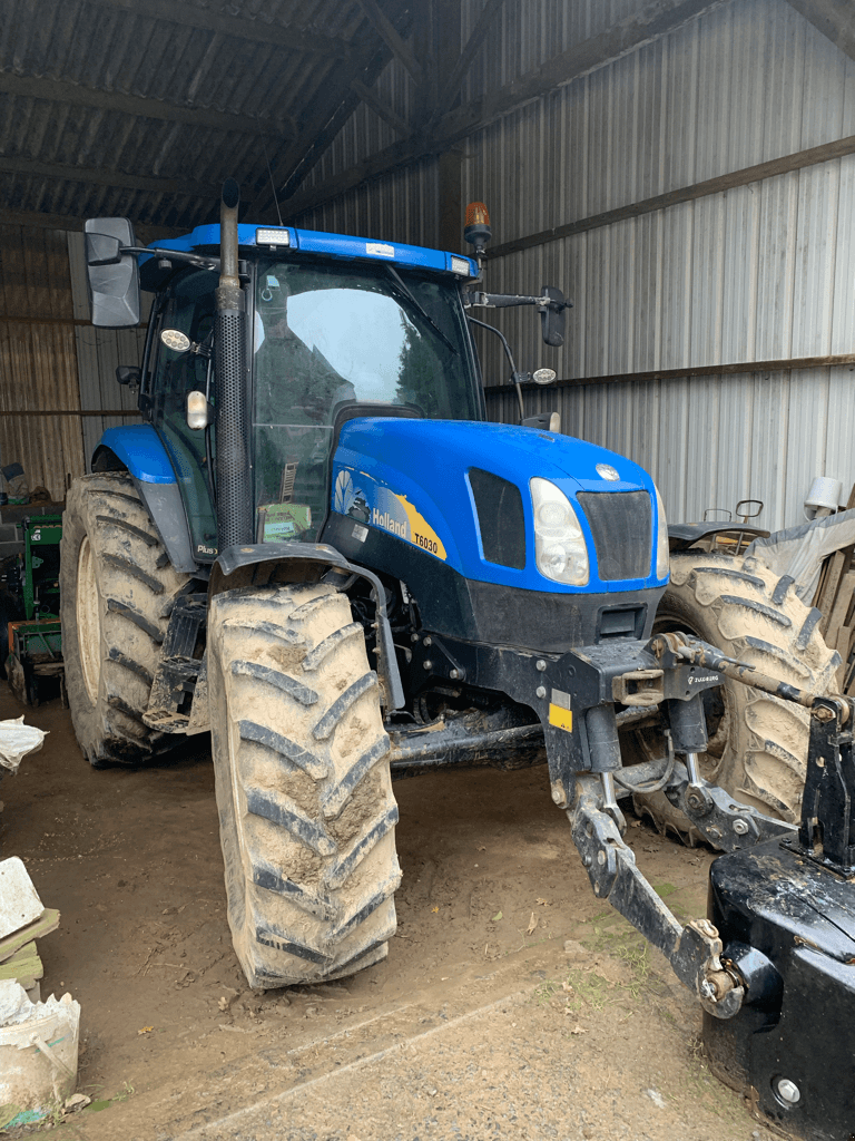 Traktor типа New Holland T6030 PLUS, Gebrauchtmaschine в TREMEUR (Фотография 2)