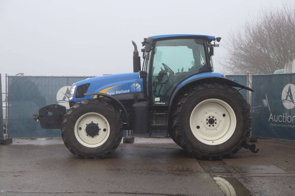 Traktor del tipo New Holland T6030, Gebrauchtmaschine In Antwerpen (Immagine 2)